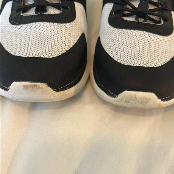 Vionic Women’s Black and White Athletic Shoes - Picture 8 of 8